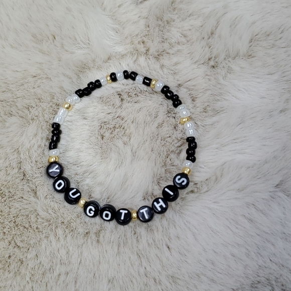 *NEW* Handmade Stretchy Beaded Bracelet - Picture 2 of 7